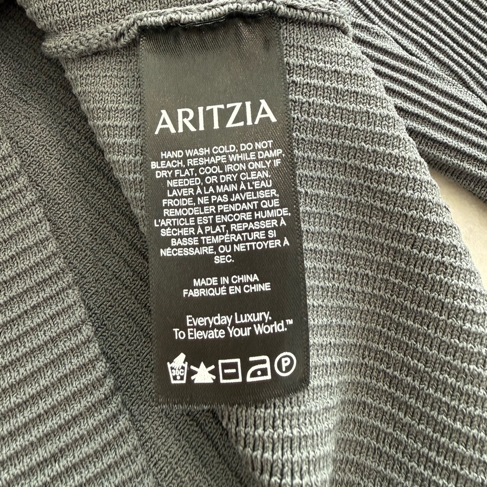 Aritzia Babaton Sculpt Knit Sweetheart Long Sleeve Top Size M - Picture 10 of 10